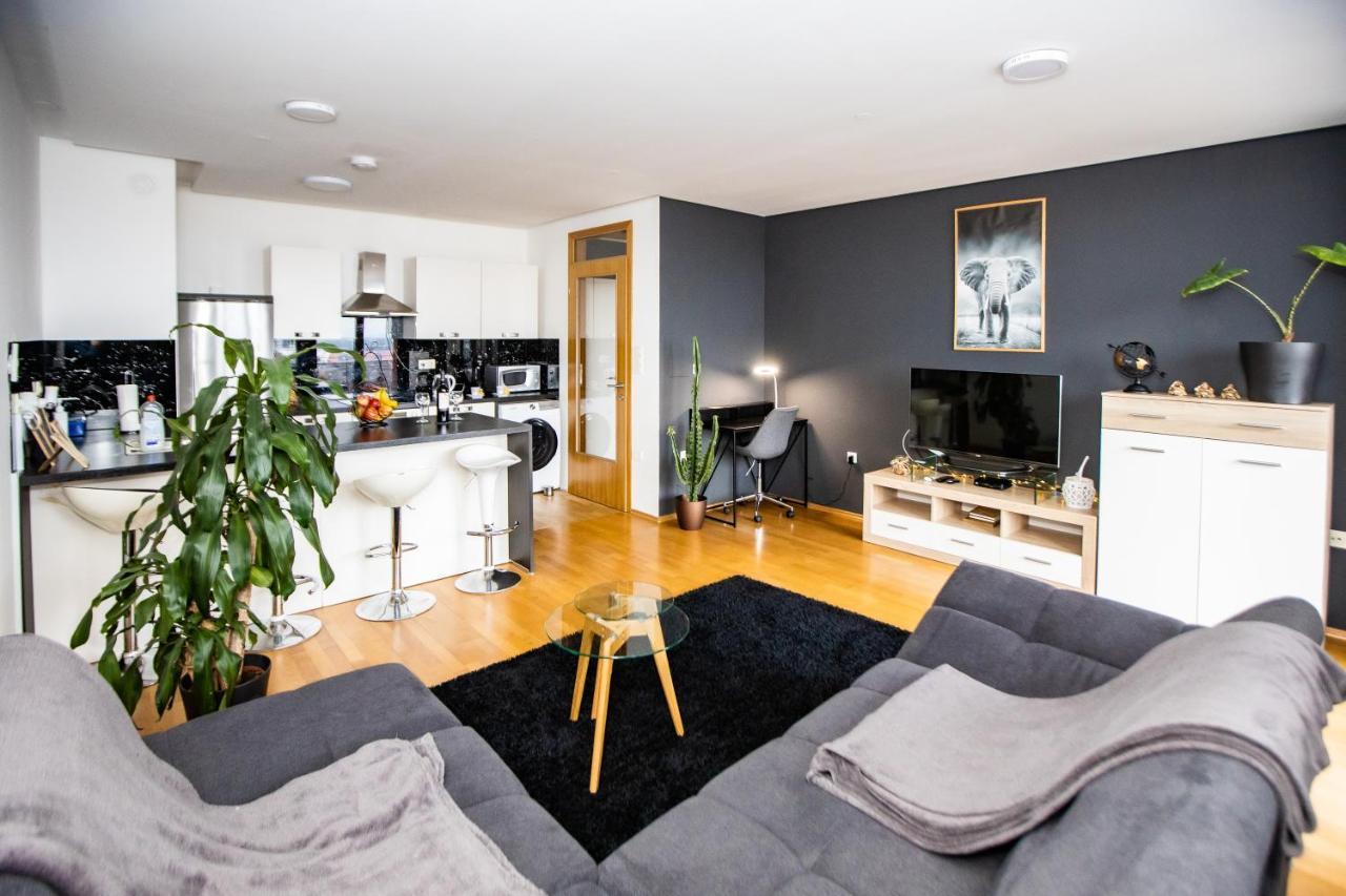 Hermes Apartment & 2 Free Garage Secured Parkings Ljubljana Exterior photo
