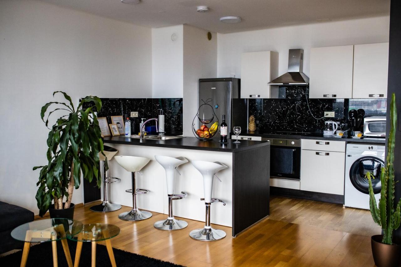 Hermes Apartment & 2 Free Garage Secured Parkings Ljubljana Exterior photo
